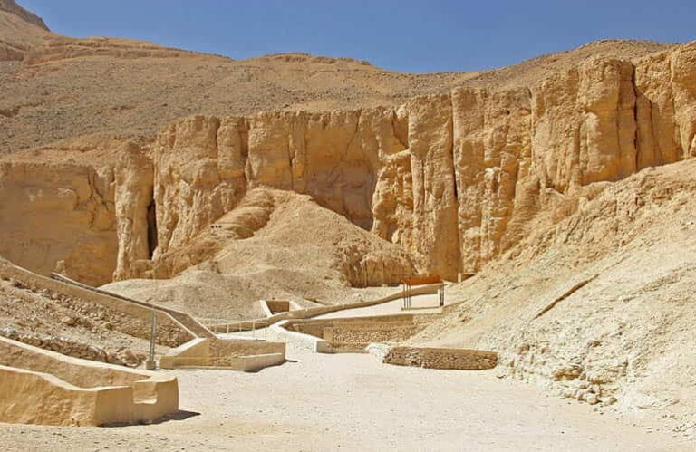 Luxor – One-Day Tour: Valley of the Queens & Karnak by Bus